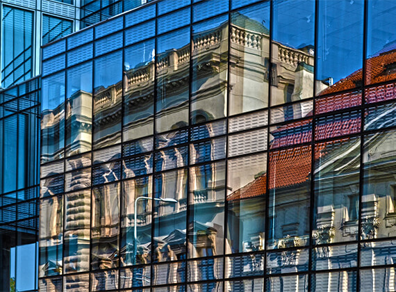 Anti-reflective-glass